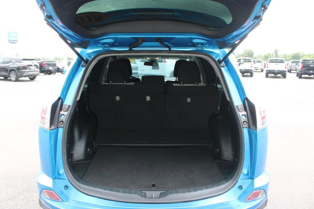 Used 2018 Toyota RAV4 XLE AWD/4WD image 18