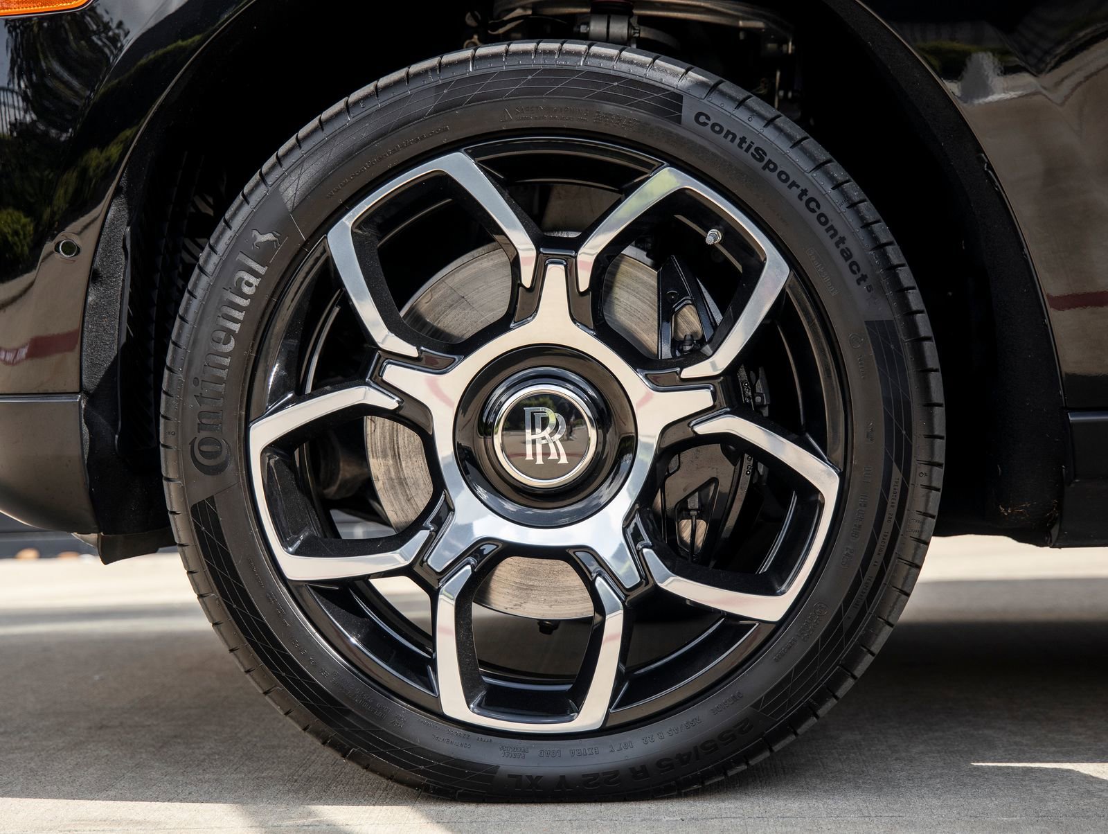 Certified 2023 Rolls-Royce Cullinan w/ Dark Exterior Package image 14