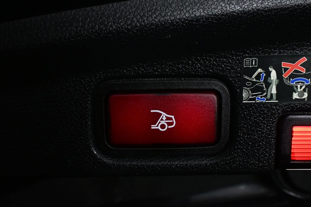 Certified 2023 Mercedes-Benz E 450 4MATIC Cabriolet image 29