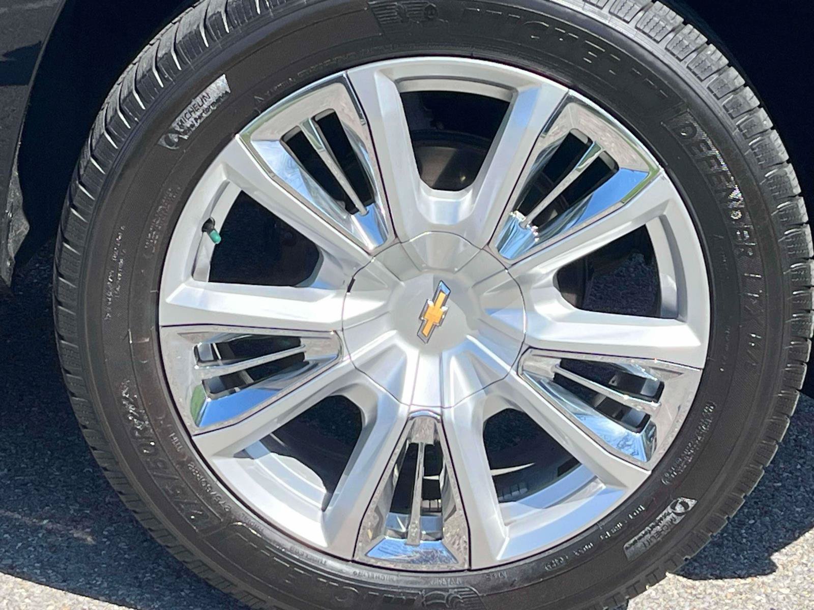 Used 2021 Chevrolet Tahoe High Country w/ Premium Package AWD/4WD image 12