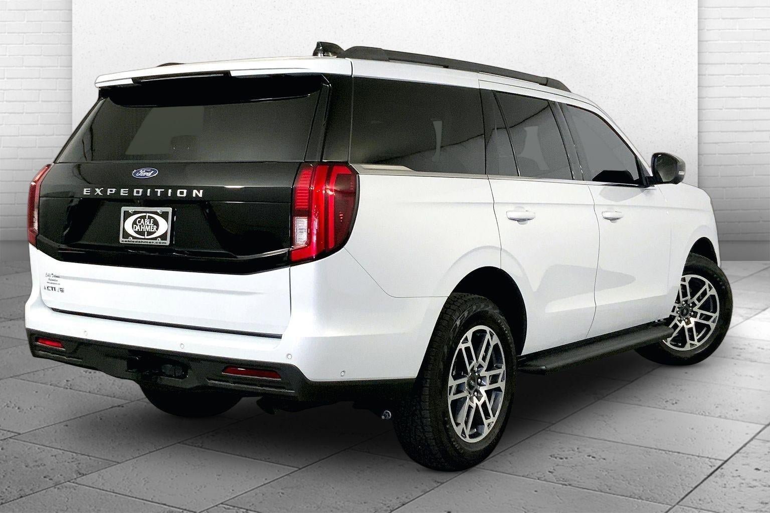 Used 2025 Ford Expedition Active AWD/4WD image 13