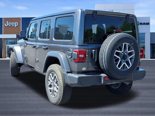 Used 2025 Jeep Wrangler Unlimited Sahara AWD/4WD image 3