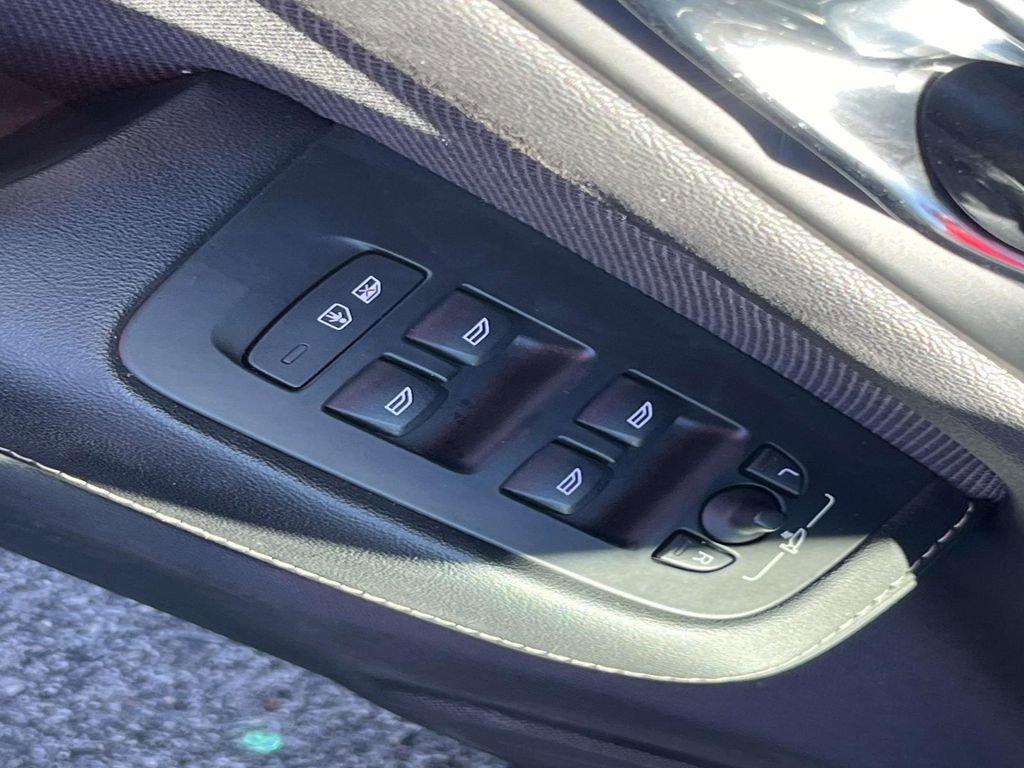 Used 2019 Volvo S60 T8 R-Design image 19