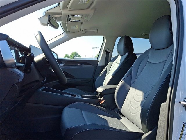 New 2025 Volkswagen Tiguan SE image 8