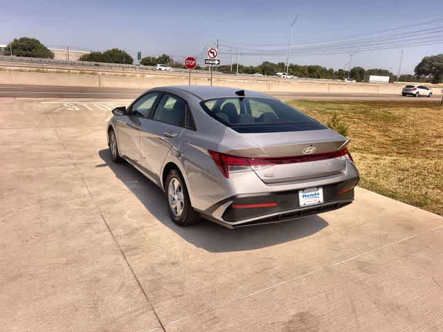 Used 2026 Hyundai Elantra SE FWD image 5