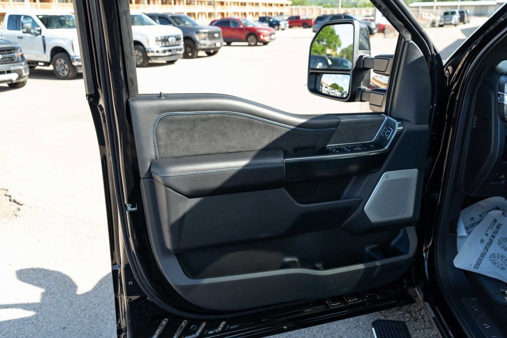 Used 2025 Ford F250 Platinum image 12
