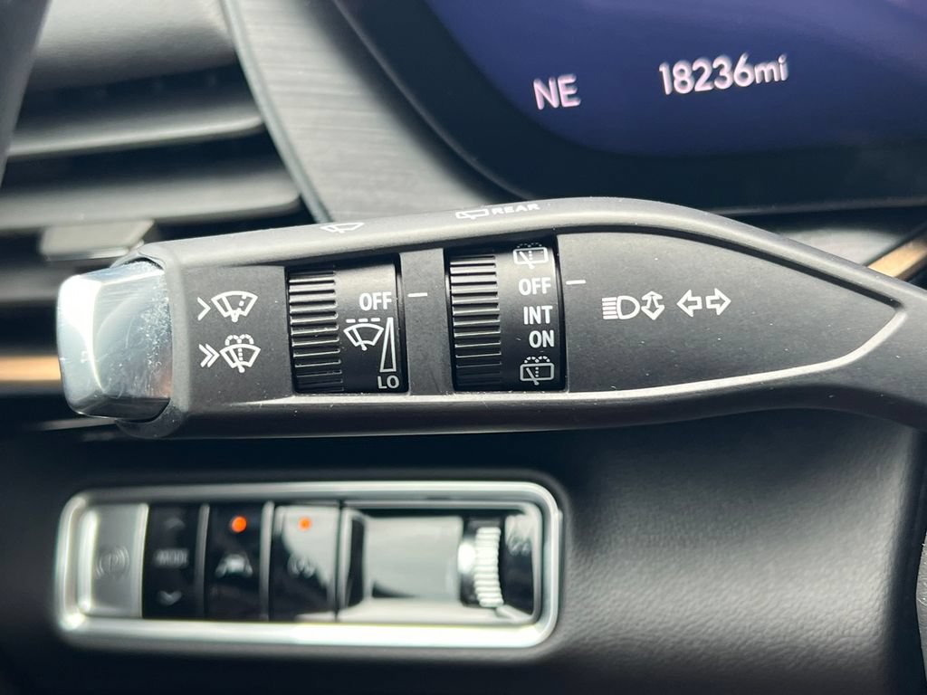 Used 2024 Buick Envision Avenir AWD/4WD image 19