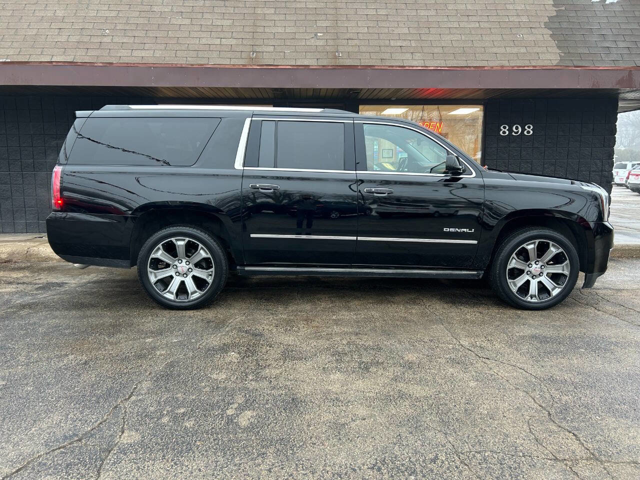 Used 2017 GMC Yukon XL Denali w/ Open Road Package image 2