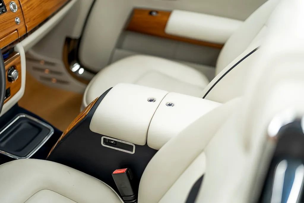 Used 2010 Rolls-Royce Phantom Drophead Coupe RWD image 22