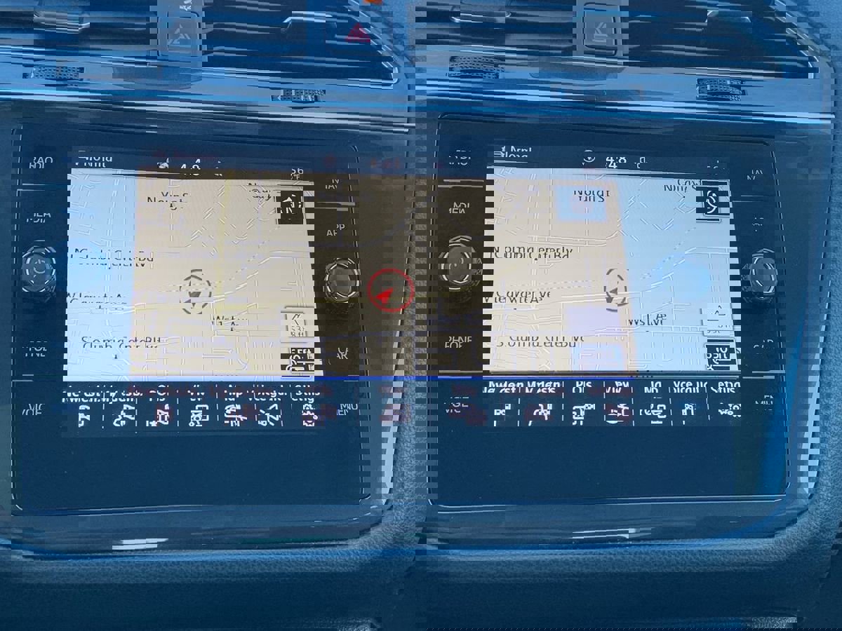 Used 2020 Volkswagen Tiguan SE R-Line image 23