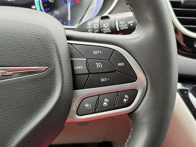 Used 2022 Chrysler Pacifica Touring-L image 26