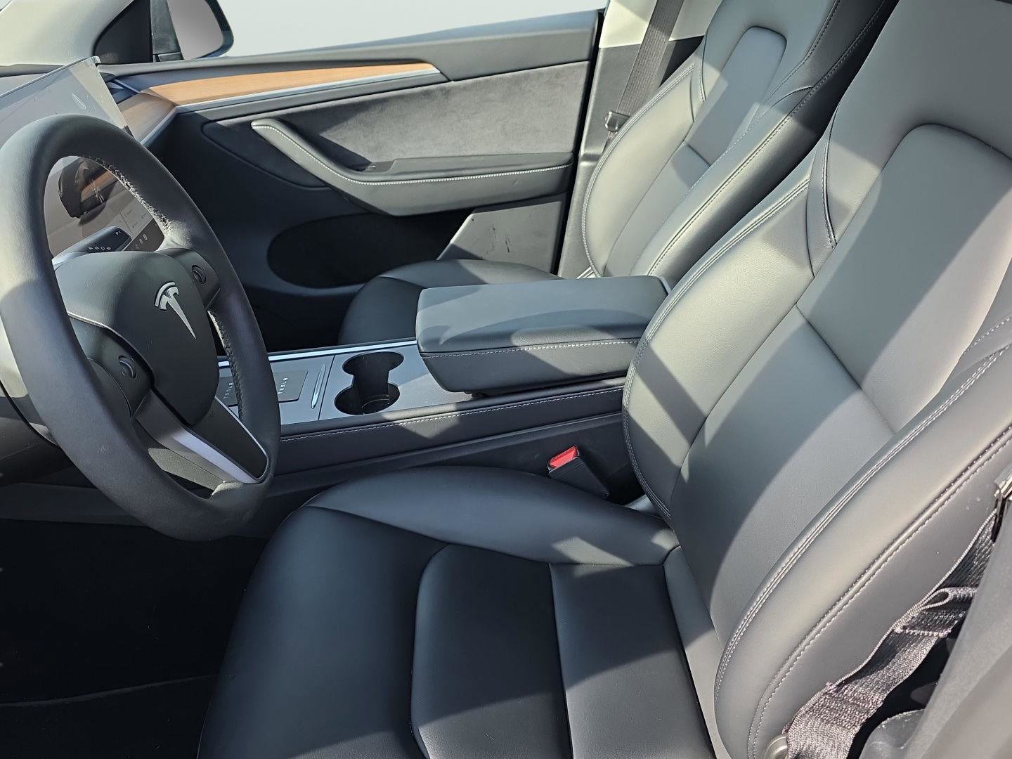 Used 2024 Tesla Model Y Long Range image 35