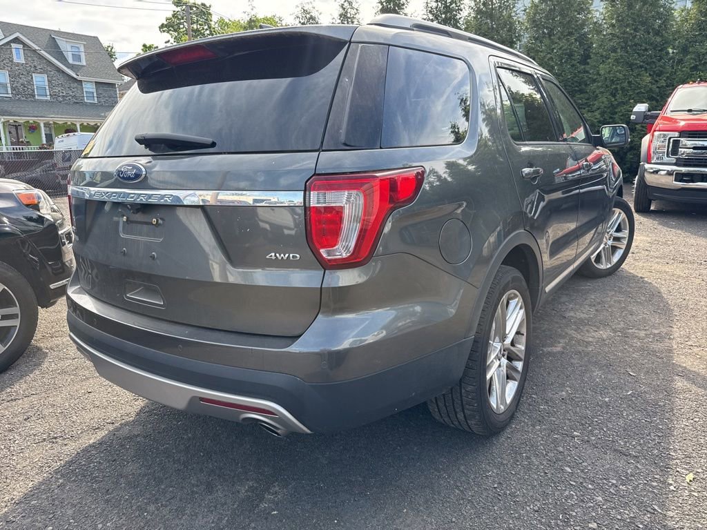 Used 2016 Ford Explorer XLT w/ Equipment Group 202A AWD/4WD image 4