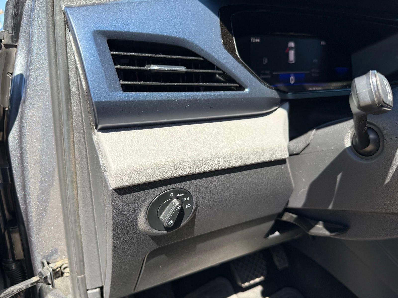 Used 2022 Volkswagen Taos SE w/ Panoramic Sunroof Package image 13