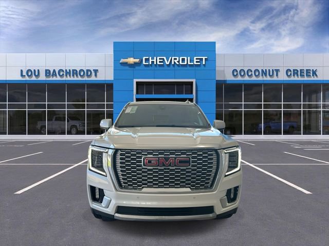 Used 2022 GMC Yukon XL Denali w/ Advanced Technology Package AWD/4WD image 3