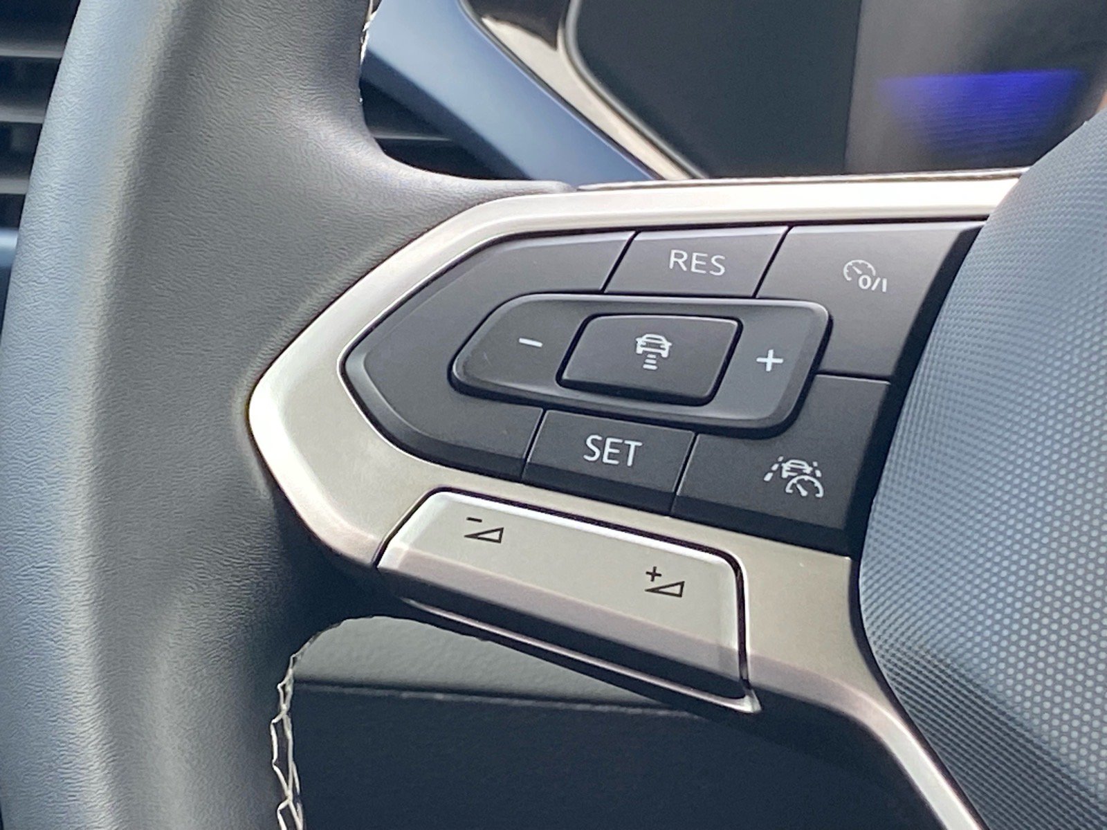 Certified 2023 Volkswagen Taos SE FWD image 7