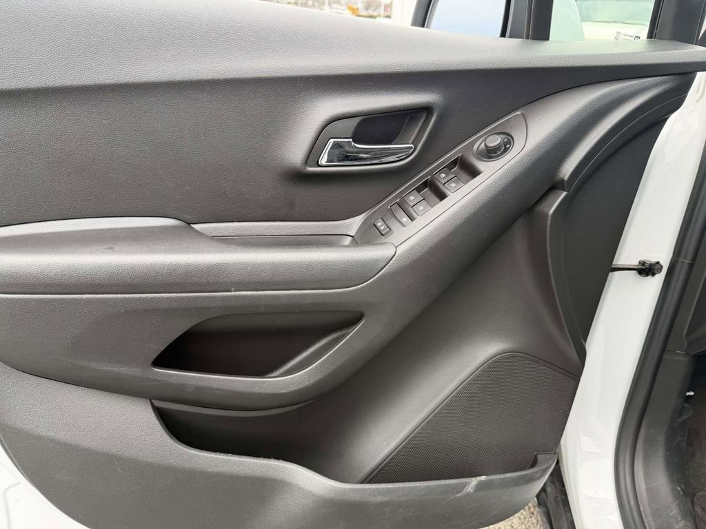 Used 2022 Chevrolet Trax LS w/ Tint and Cruise Package image 18
