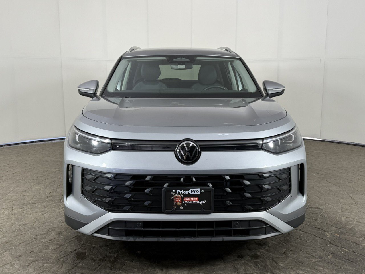 Used 2026 Volkswagen Tiguan SE FWD image 2