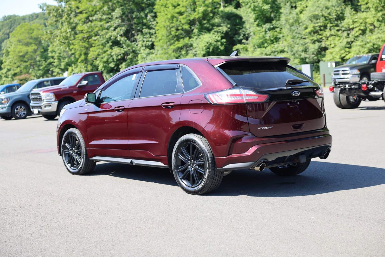Used 2020 Ford Edge ST-Line w/ Cold Weather Package AWD/4WD image 3