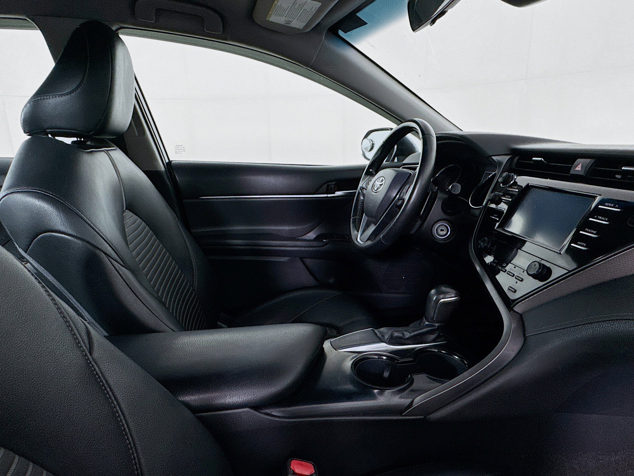 Used 2019 Toyota Camry SE FWD image 27
