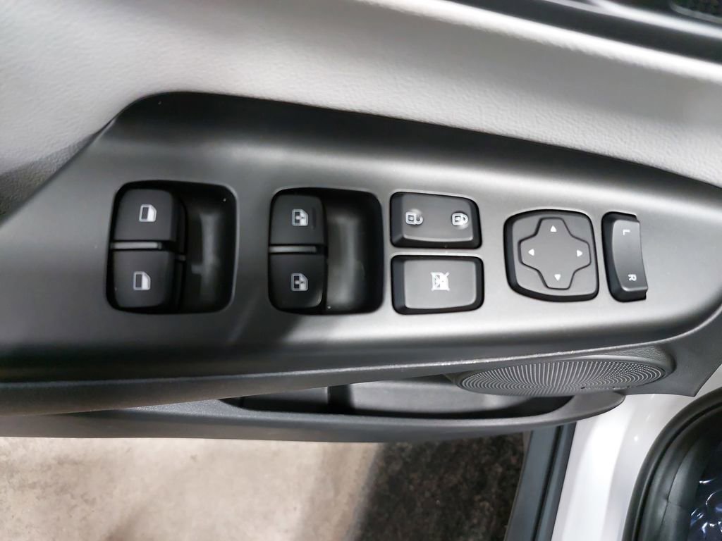 Used 2022 Hyundai Kona Limited AWD/4WD image 28