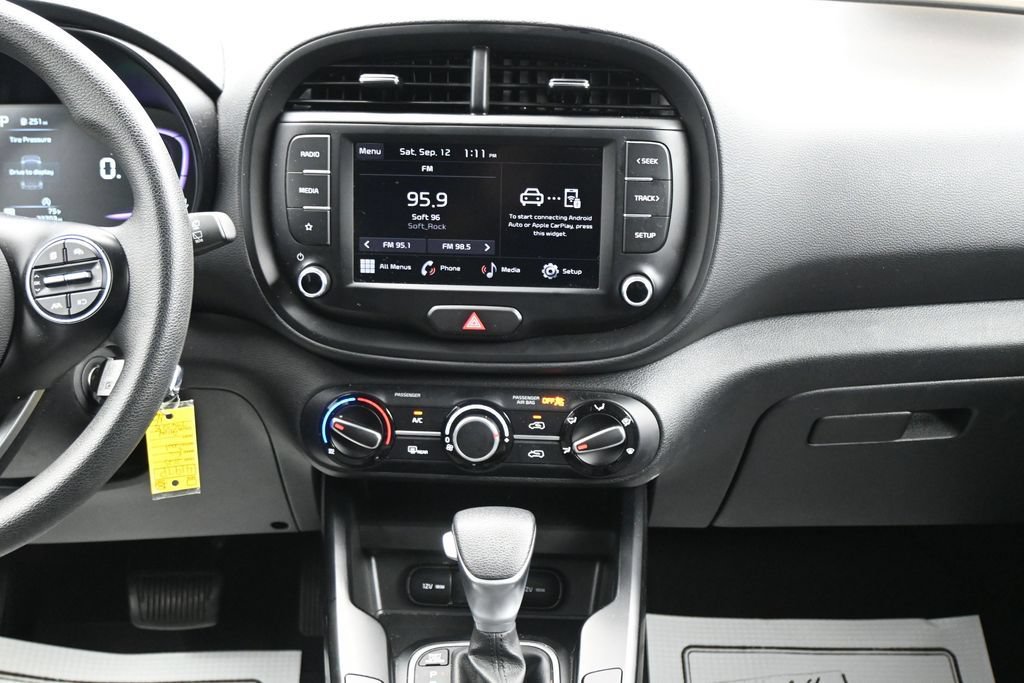 Used 2025 Kia Soul LX w/ LX Technology Package FWD image 18