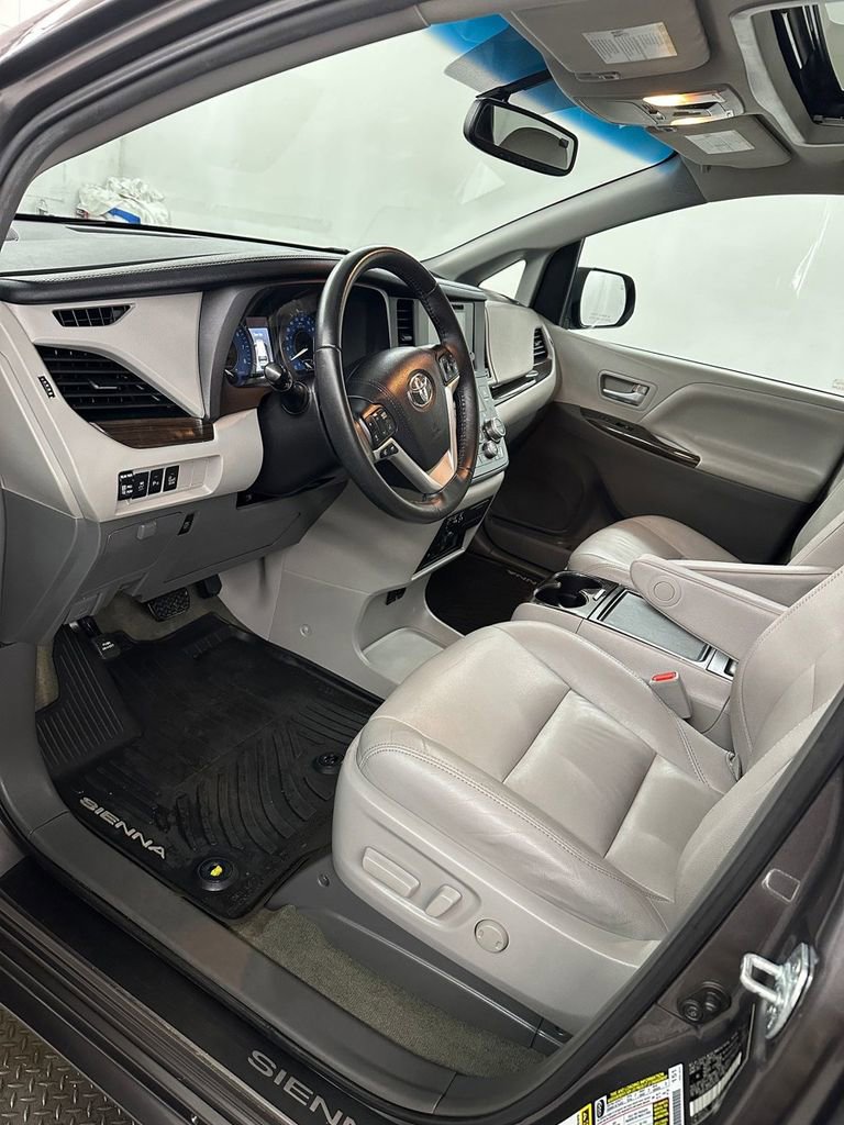 Used 2017 Toyota Sienna XLE Premium w/ Outdoor Package AWD/4WD image 9