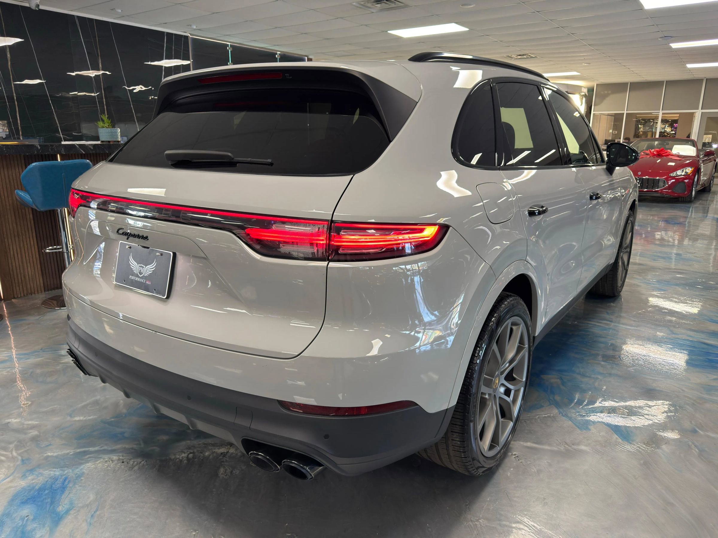 Used 2022 Porsche Cayenne Platinum Edition w/ Premium Package Plus image 5