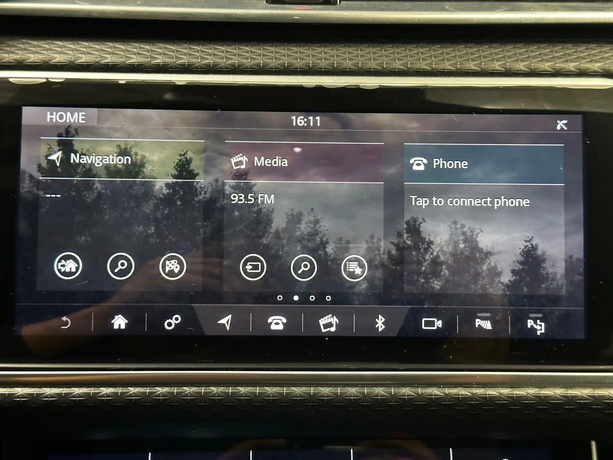 Used 2019 Land Rover Range Rover Velar R-Dynamic SE image 34