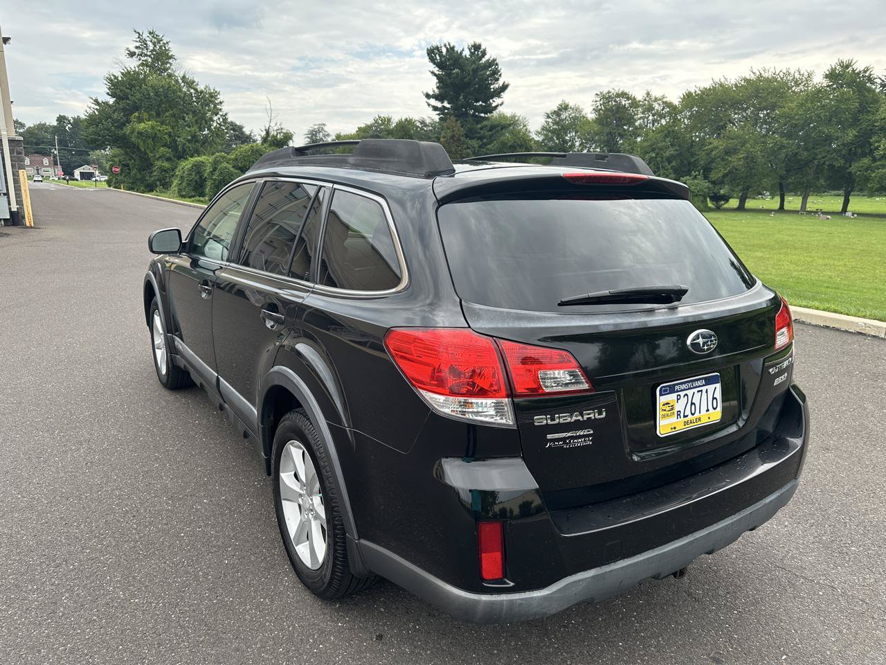 Used 2013 Subaru Outback 2.5i Premium w/ All-Weather Pkg AWD/4WD image 9