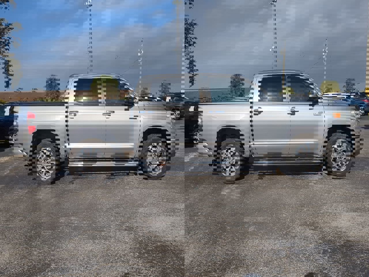 Used 2014 Toyota Tundra Platinum image 3
