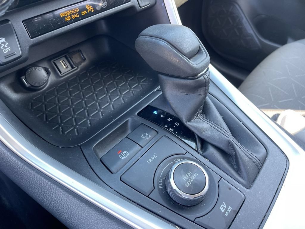 Used 2022 Toyota RAV4 XLE w/ Convenience Package AWD/4WD image 19