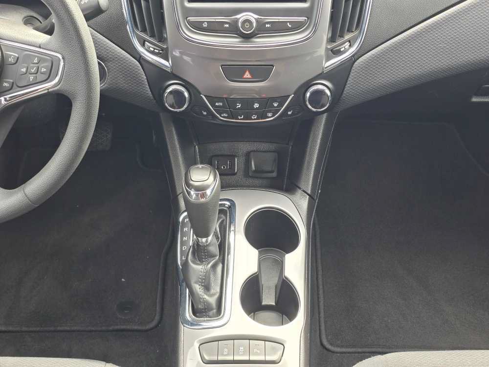 Used 2019 Chevrolet Cruze LT w/ Convenience Package FWD image 13
