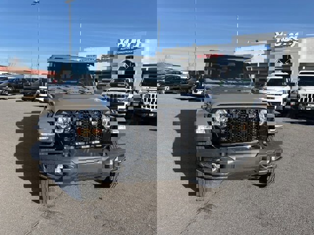 Used 2022 Jeep Gladiator Sport image 2