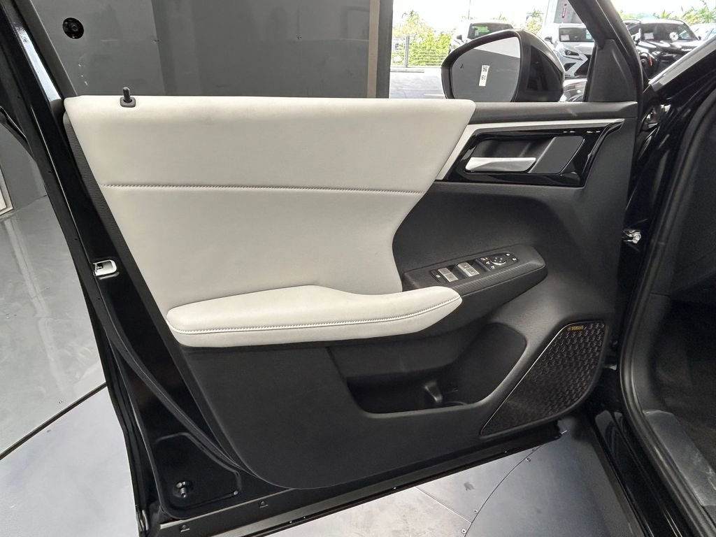 New 2026 Mitsubishi Outlander SE FWD image 13
