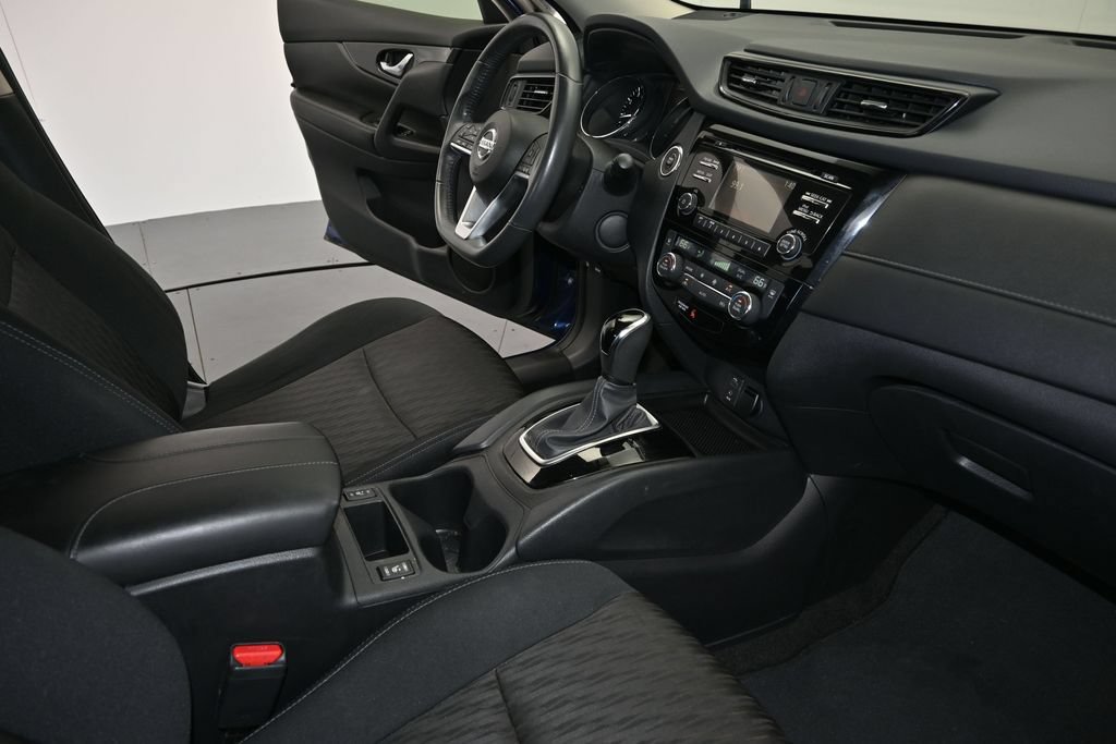 Used 2017 Nissan Rogue SV FWD image 13