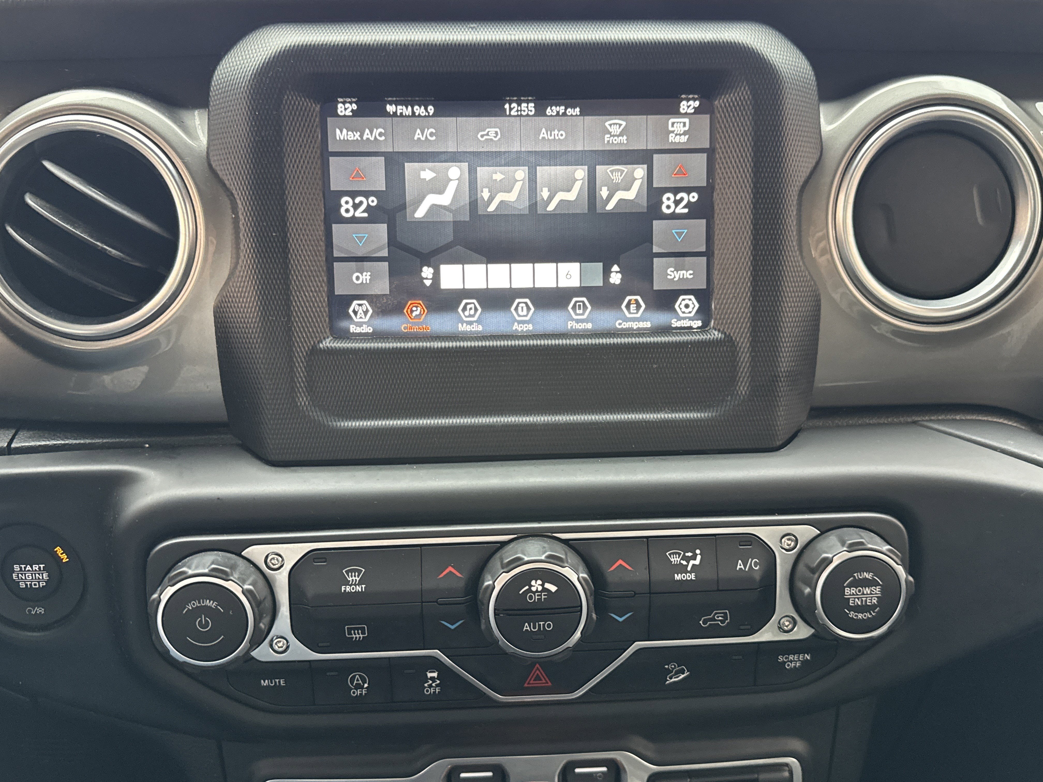 Used 2018 Jeep Wrangler Unlimited Sahara image 12