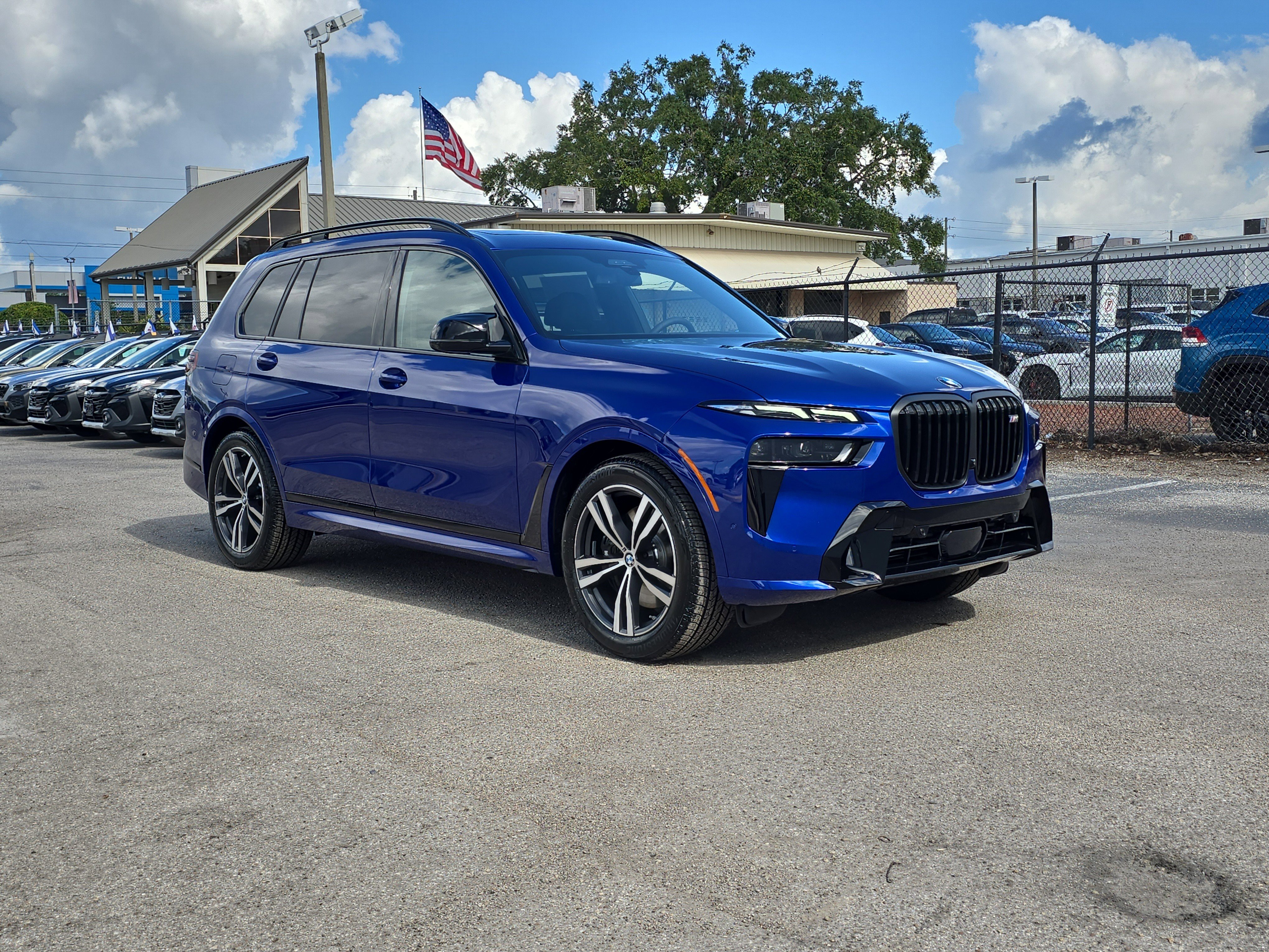 New 2026 BMW X7 M60i image 2