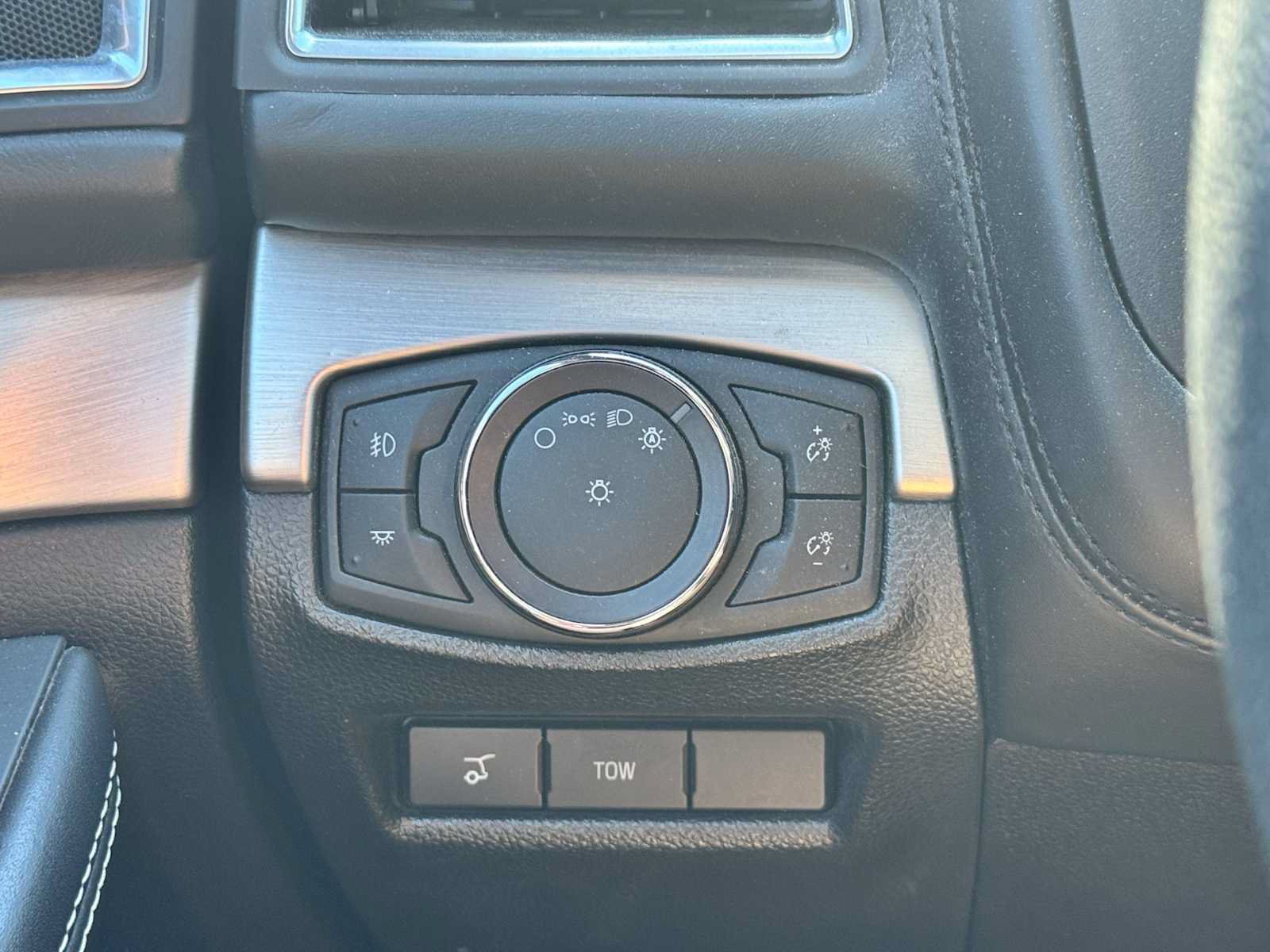 Used 2017 Ford Explorer Platinum AWD/4WD image 10