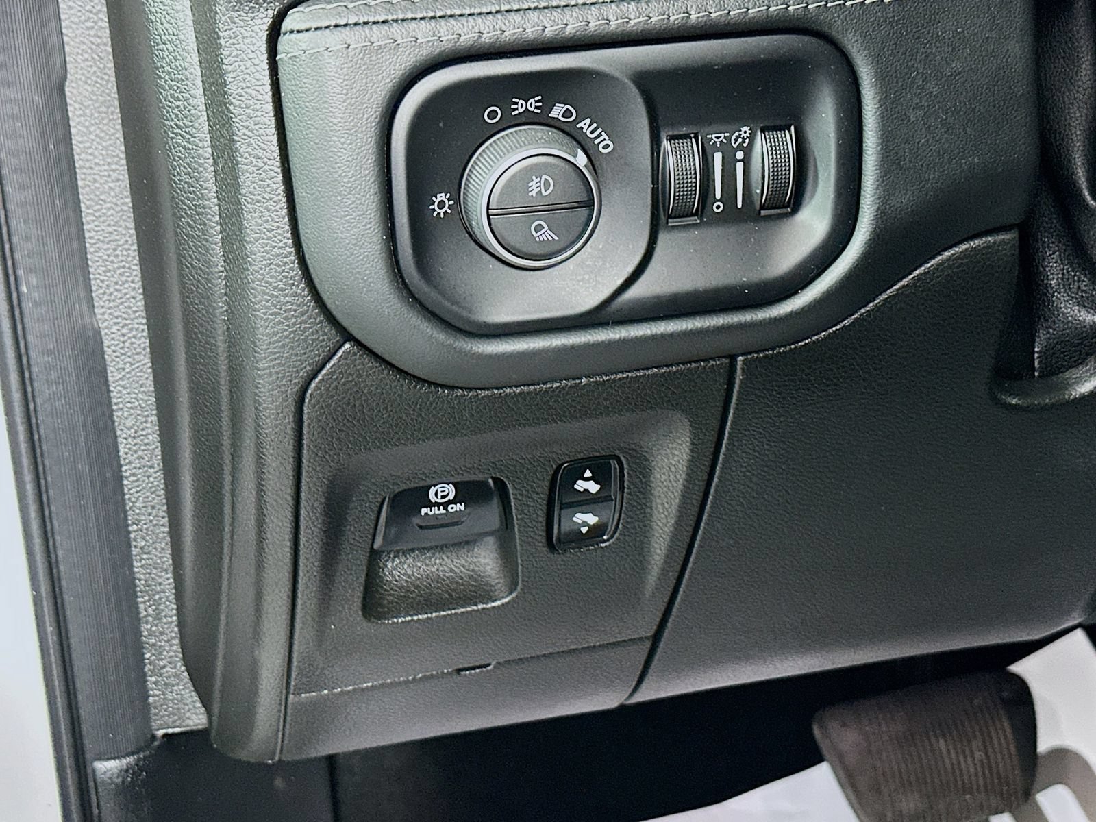 Used 2019 RAM 1500 Limited AWD/4WD image 10
