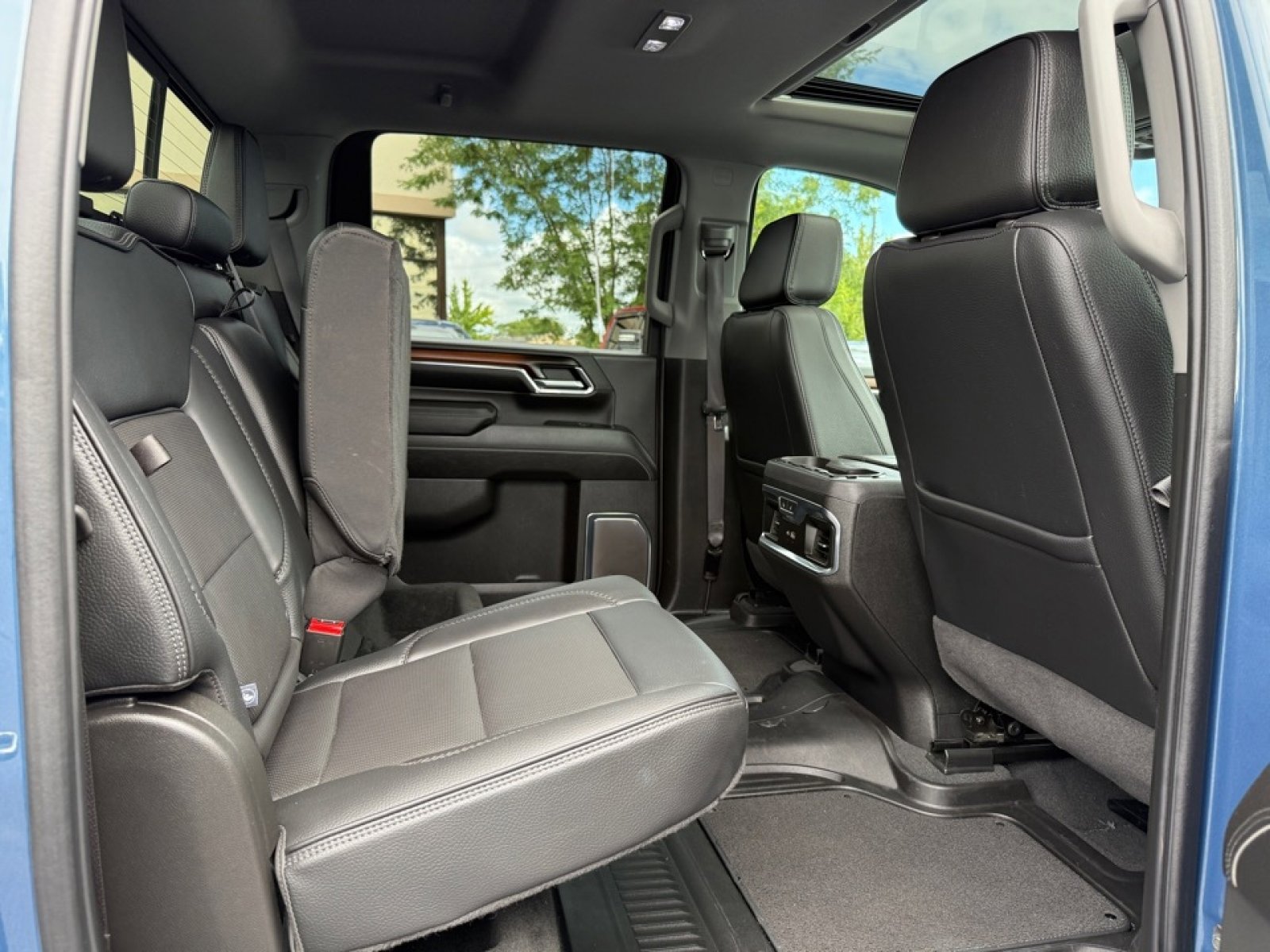 Used 2024 GMC Sierra 2500 Denali w/ Technology Package image 15