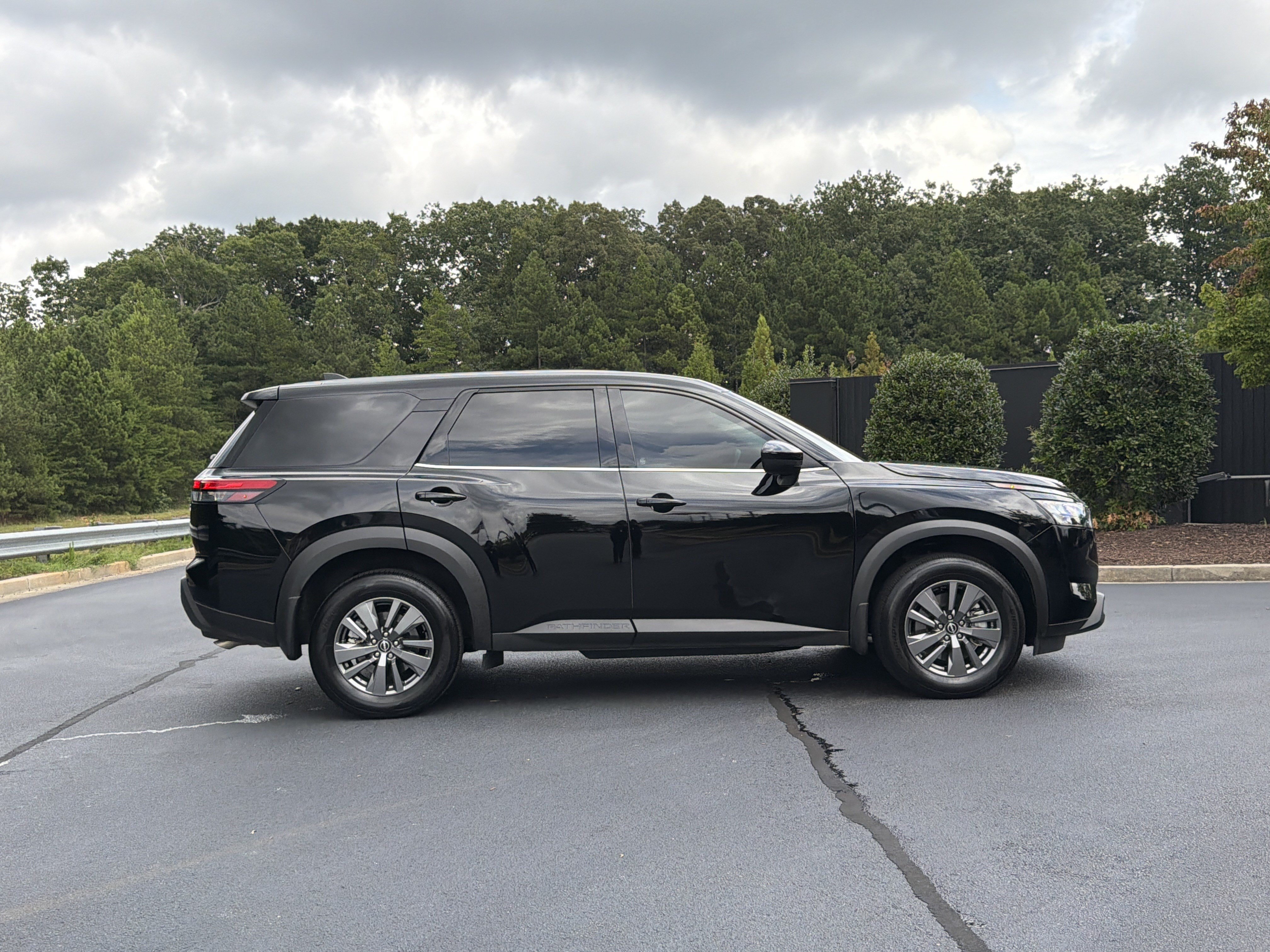 Used 2025 Nissan Pathfinder S AWD/4WD image 5
