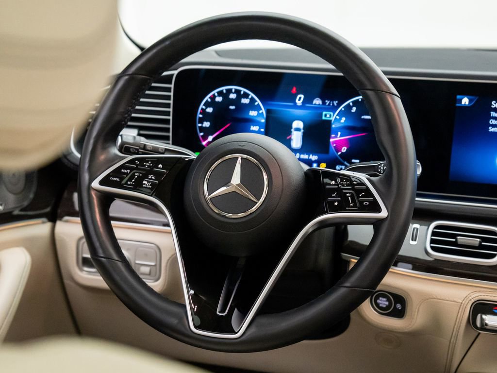 Used 2024 Mercedes-Benz GLS 450 4MATIC image 11