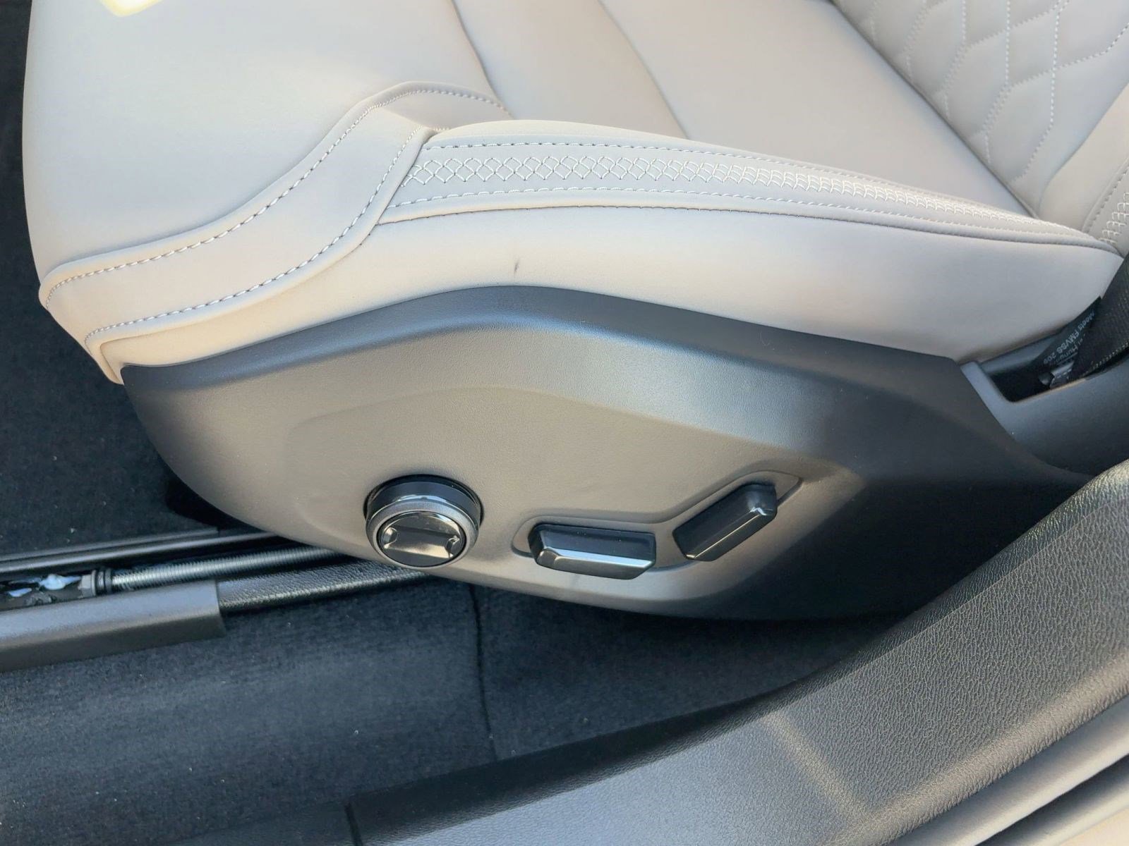 New 2026 Volvo XC60 B5 Plus w/ Climate Package image 14