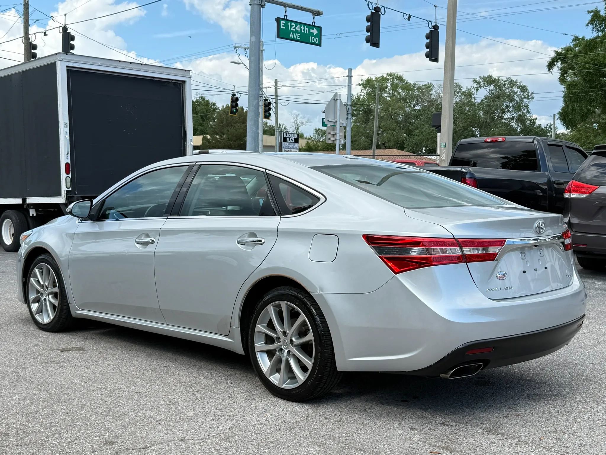 Used 2014 Toyota Avalon XLE Touring FWD image 5