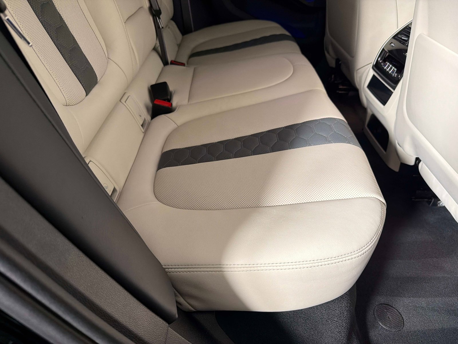 Used 2024 BMW X6 M Competition image 26