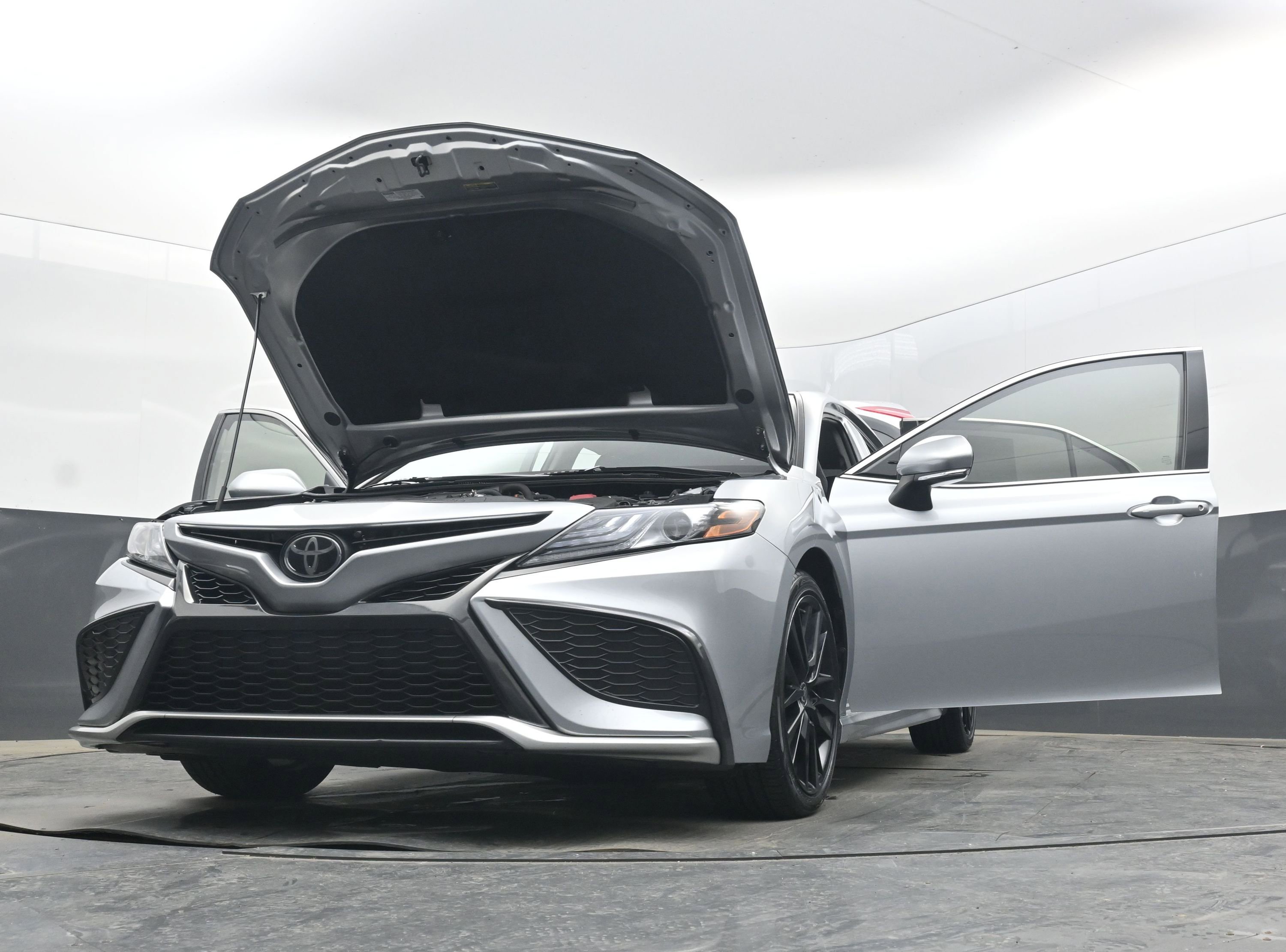 Used 2021 Toyota Camry XSE image 41