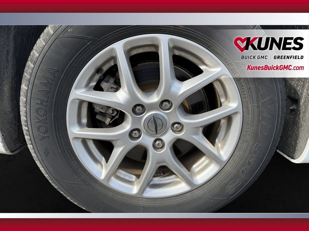Used 2024 Chrysler Pacifica Touring-L FWD image 13