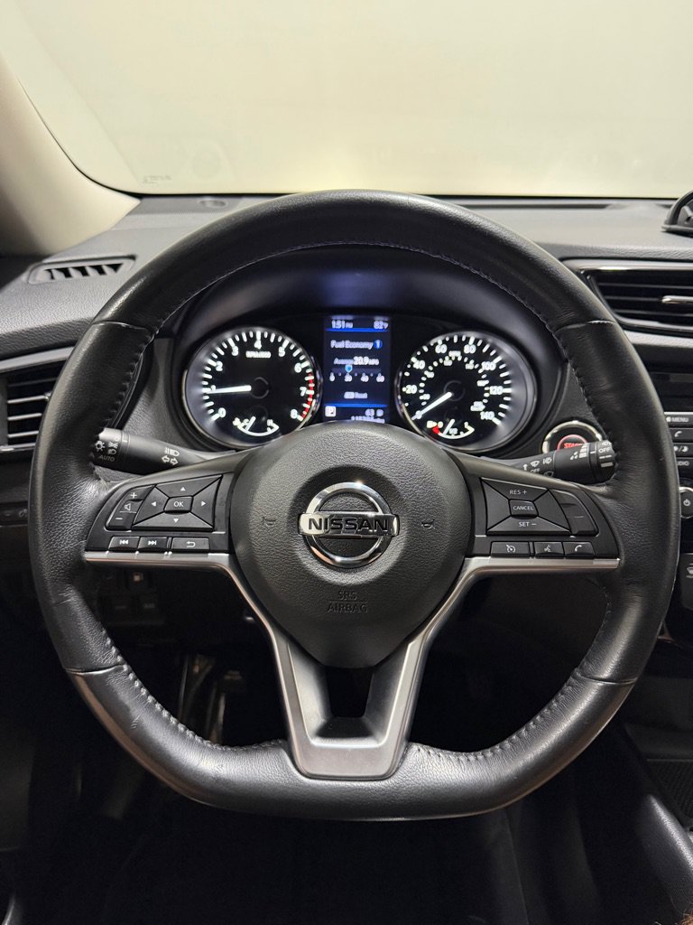 Used 2018 Nissan Rogue SV AWD/4WD image 15