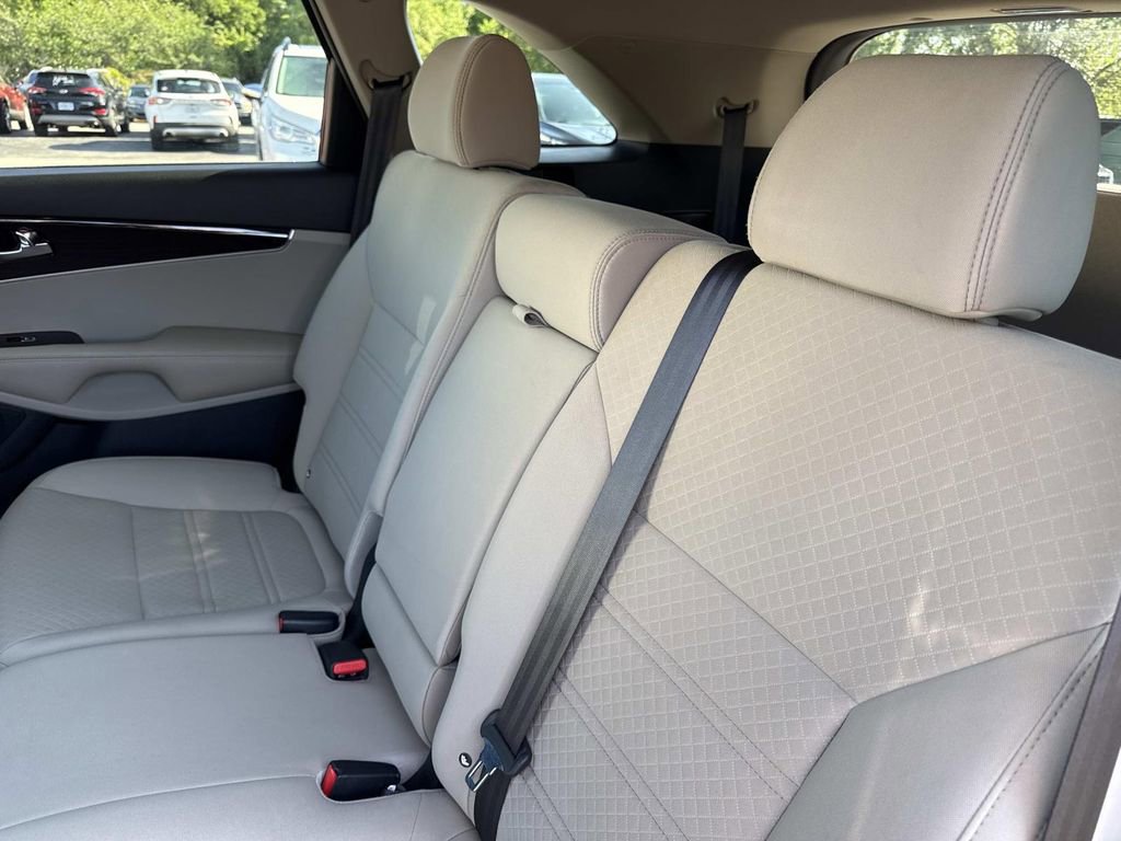 Used 2019 Kia Sorento LX w/ LX V6 Convenience Package image 13
